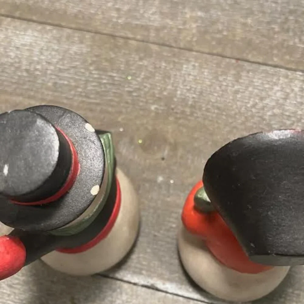 2 Vintage snow man holiday deco signed J.H. 1971 - Picture 3 of 3